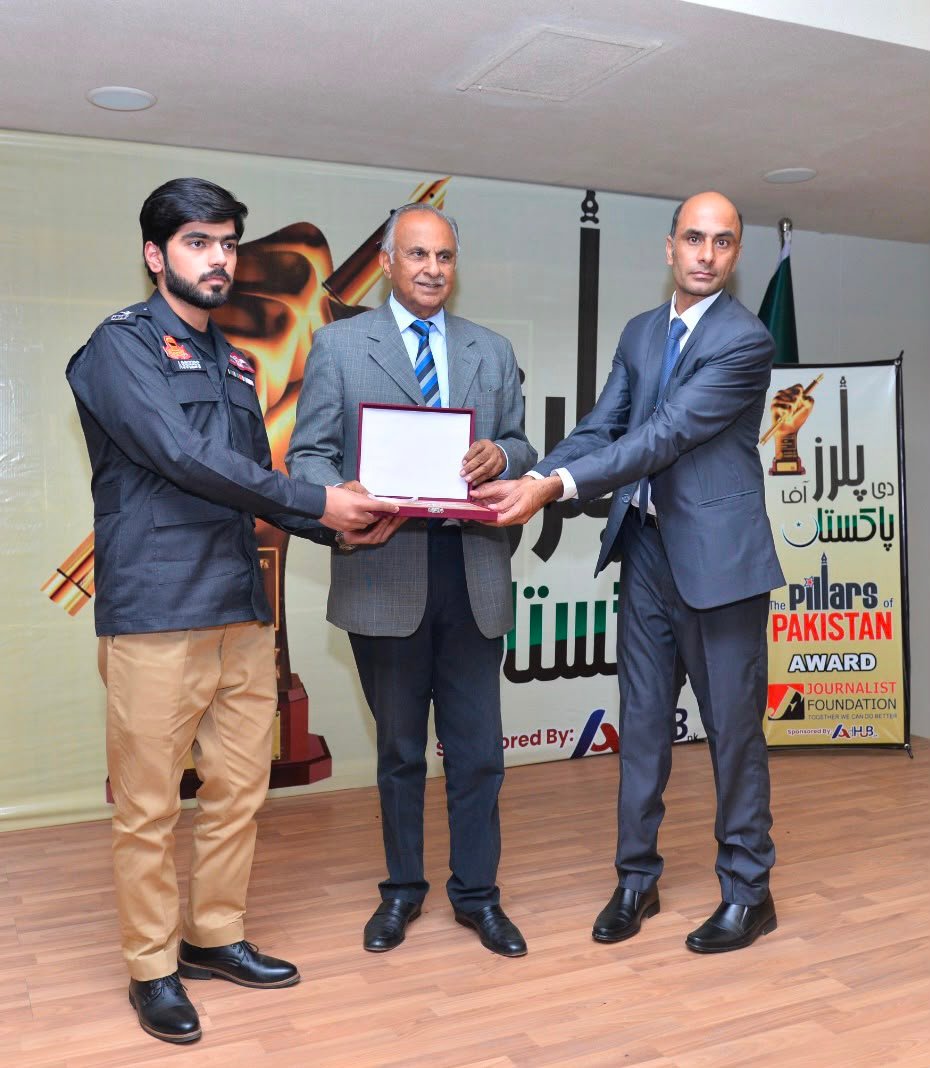 Lt. Gen. (R) Abdul Qayyum Malik